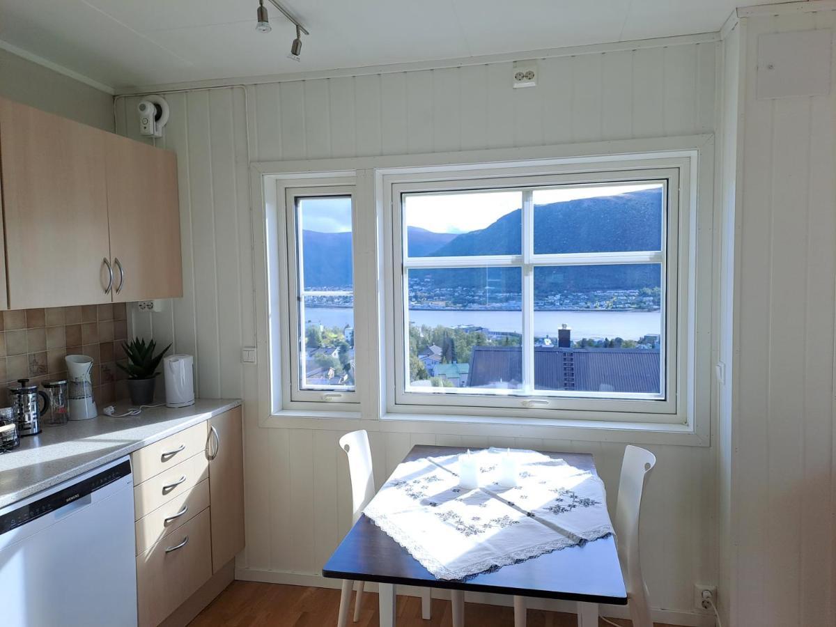 Warm And Cozy Apartment With Panoramic View Above The City Center Тромсьо Екстериор снимка