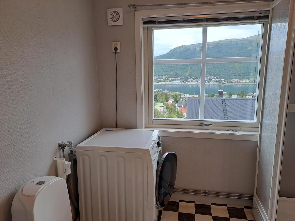 Warm And Cozy Apartment With Panoramic View Above The City Center Тромсьо Екстериор снимка