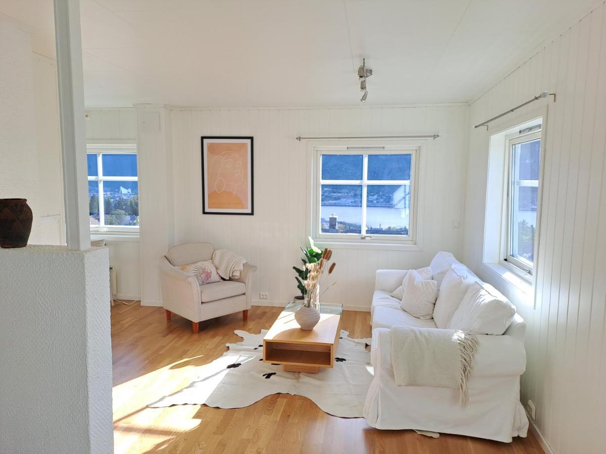 Warm And Cozy Apartment With Panoramic View Above The City Center Тромсьо Екстериор снимка